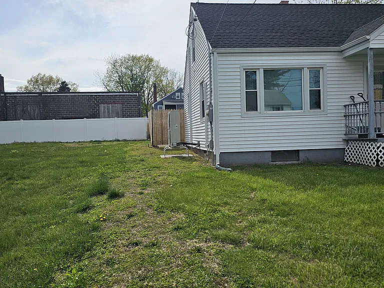 18 Dudley St — Photo 2
