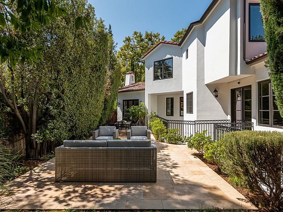 4th image of 2303 Cowper St