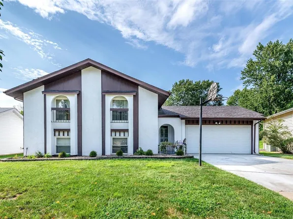 12253 Spring Place Ct, Maryland Heights, MO 63043