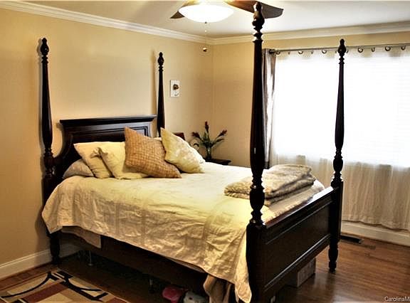 5th image of 7906 Park Vista Cres