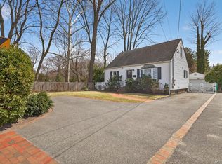 28 Harbor Road, Port Washington, NY 11050