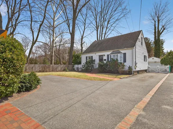 28 Harbor Road, Port Washington, NY 11050