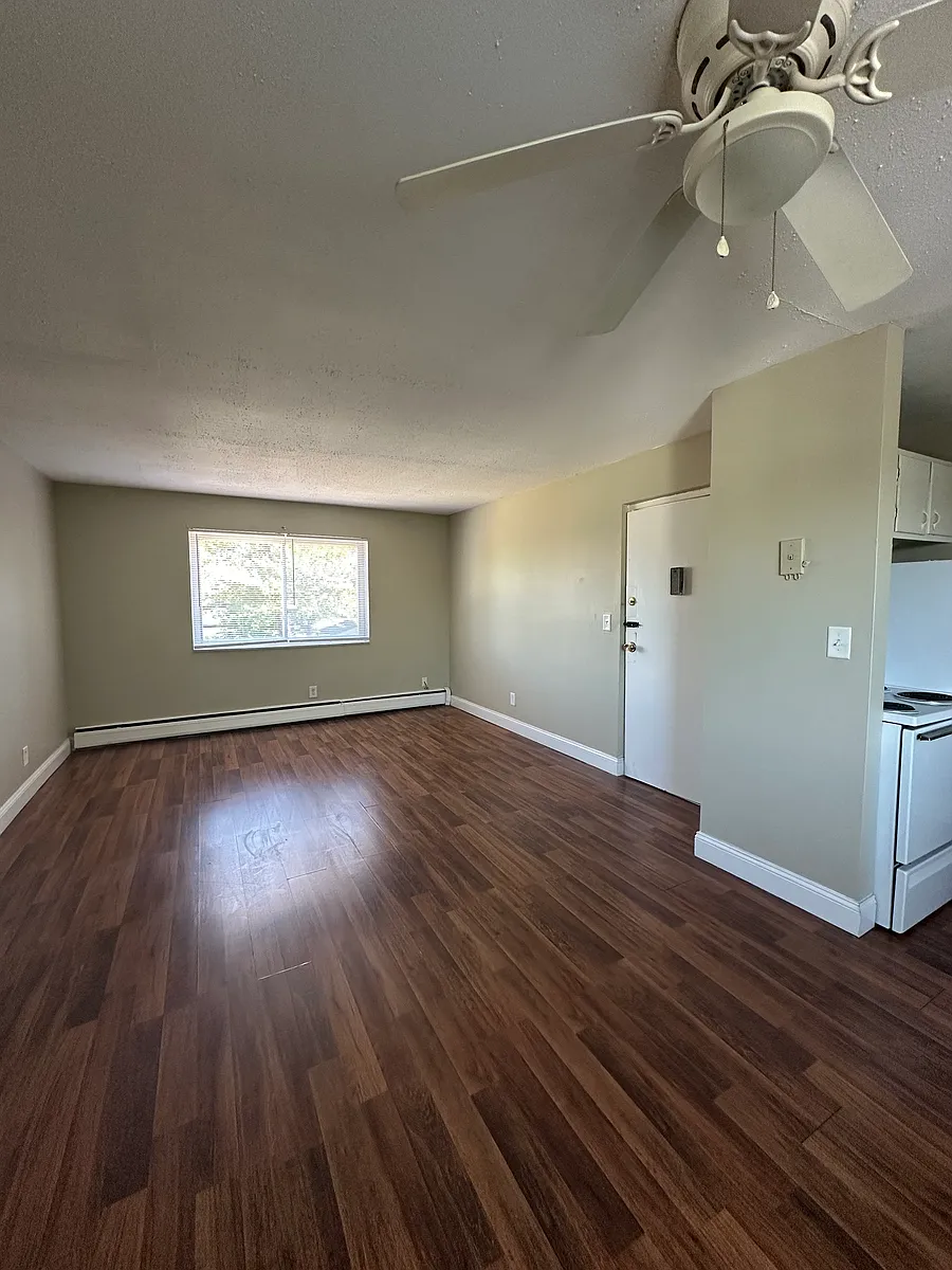 Building Photo - 1760 Cleneay Ave #12