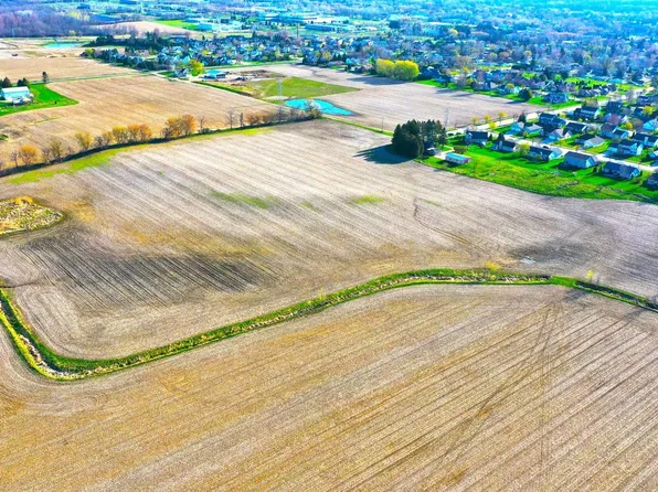 2803 Orchard LANE, Saukville, WI 53080