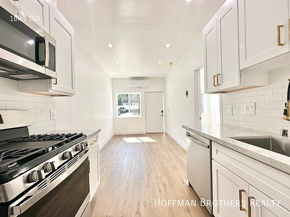 3rd image of 3017 London St #1/8