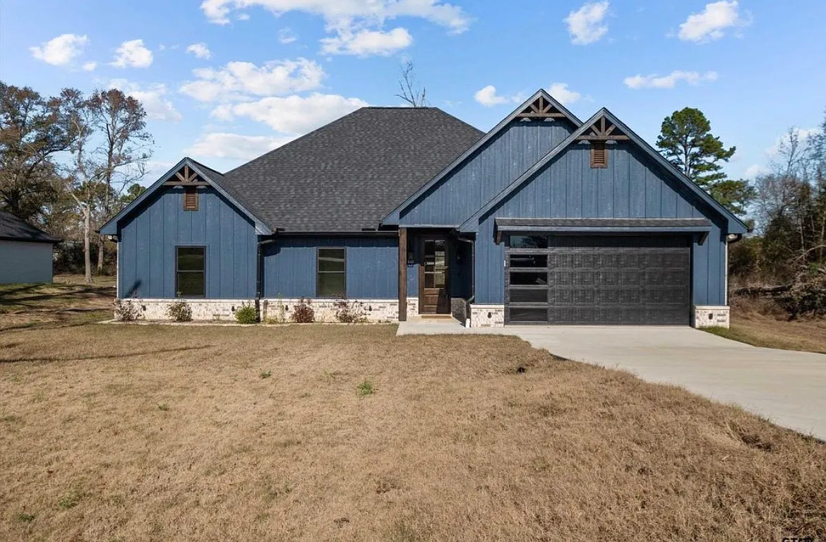 3 bed, 2027 sqft, $2,800 — Photo 1