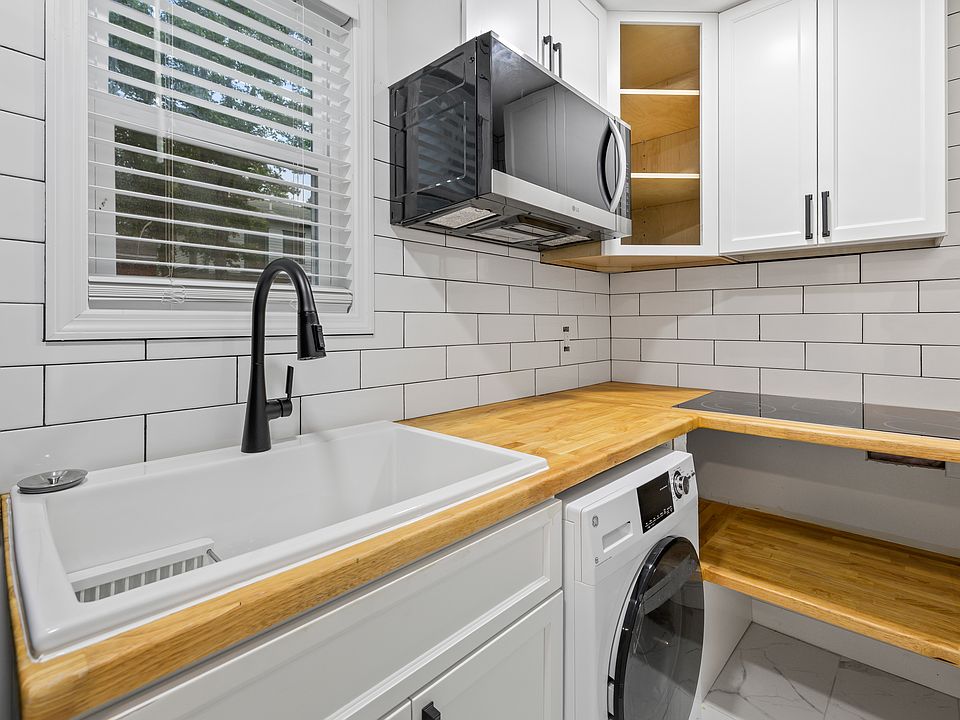 1st image of 711 W 44th St #1