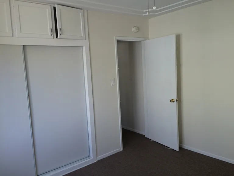1148-1156 W Valencia Dr — Photo 9