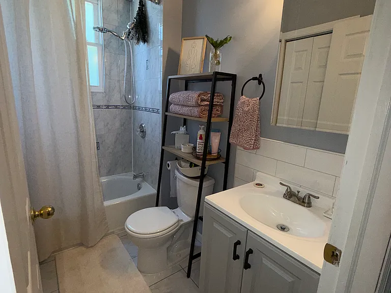 1215 Clinton St — Photo 1