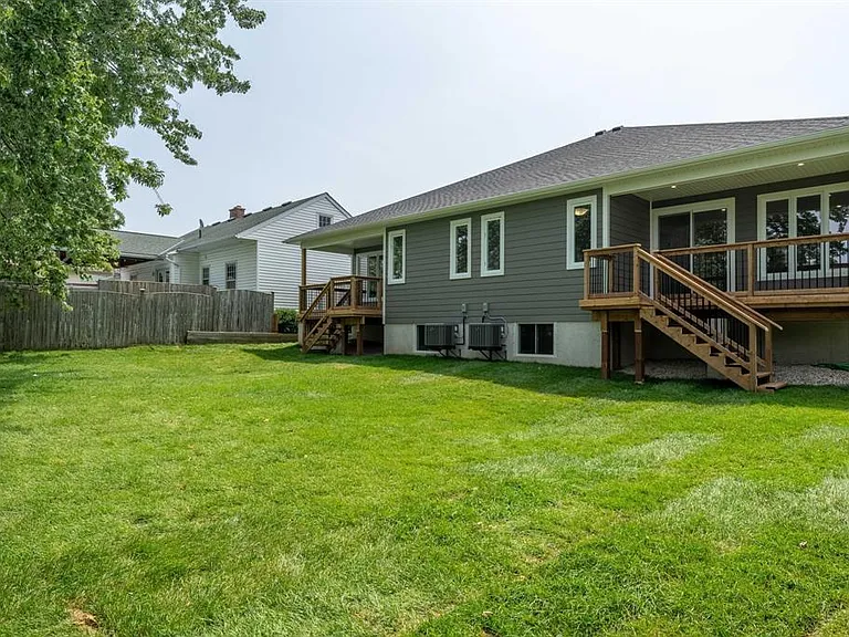 397 Victoria St — Photo 30