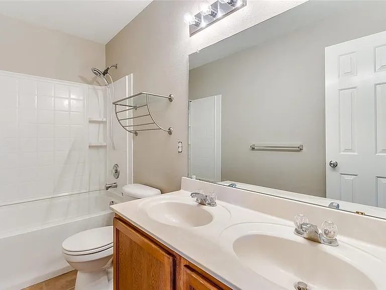 full bath upstairs