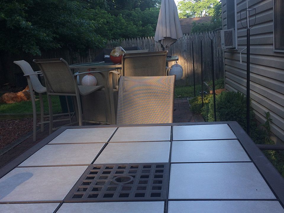 2nd image of 922 Brook Ave