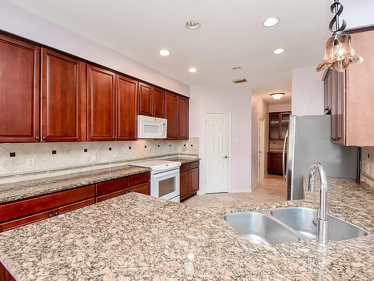 2719 Mossy Log Ct — Photo 21