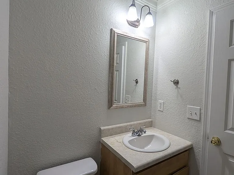 114 Cedar St — Photo 31