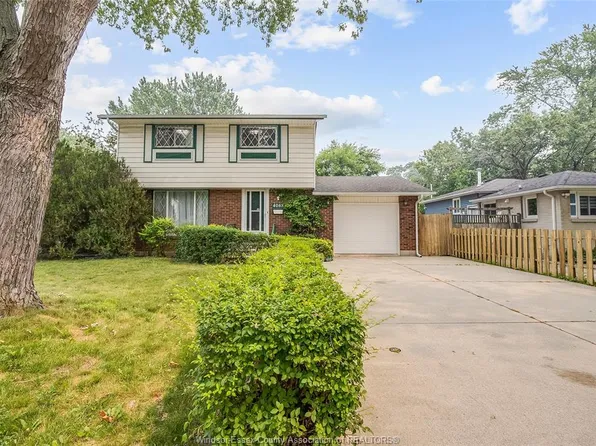 4065 Whitney Ave, Windsor, ON N9C 2C7