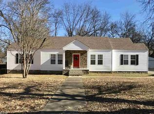 305 S Chestnut St, Morrilton, AR 72110