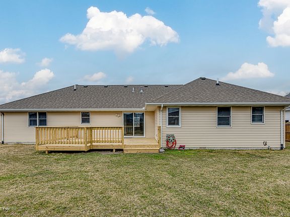 3rd image of 703 W Daisy Pl