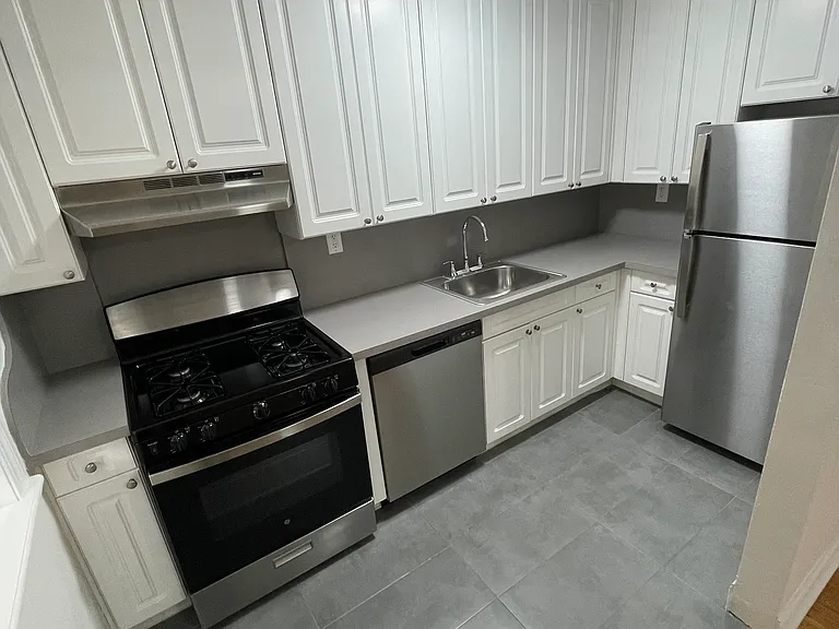 223rd Pl — Photo 1