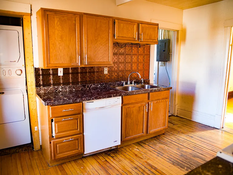 1309 E Hennepin Ave — Photo 2