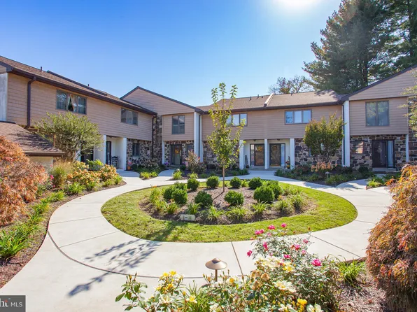 2 Eagleview Dr, Newtown Square, PA 19073