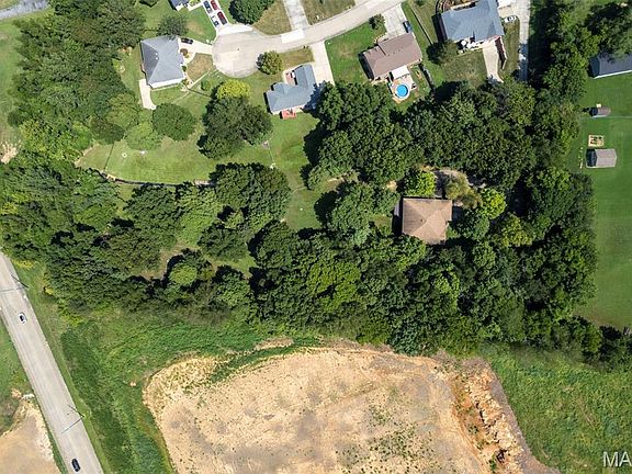4th image of 537 Ann Dr