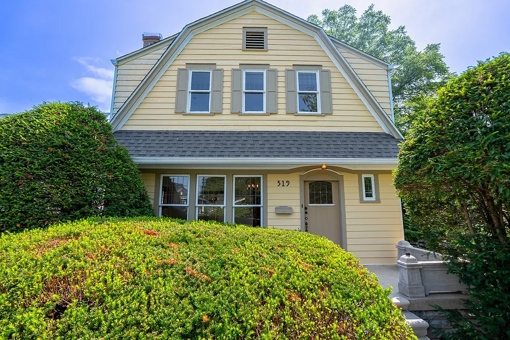 5 bed, 1.5 bath, 1584 sqft, $5,200 — Photo 1