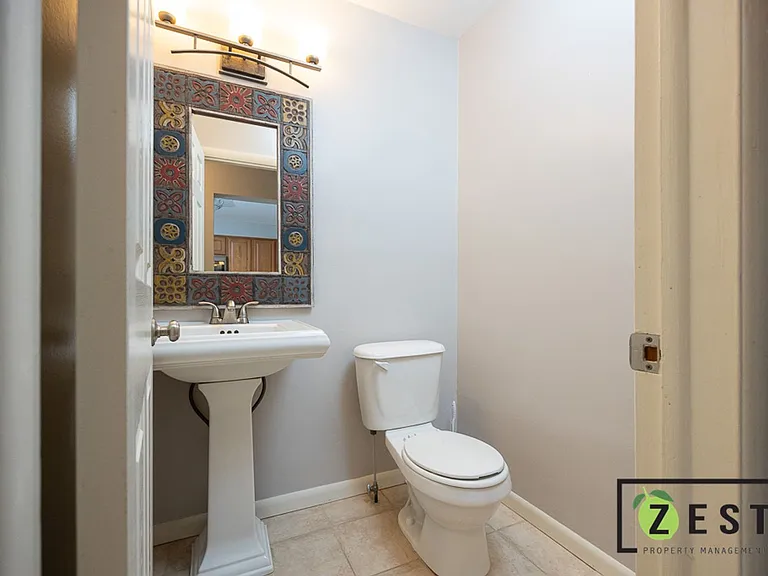415 Fox Hills Dr N — Photo 12