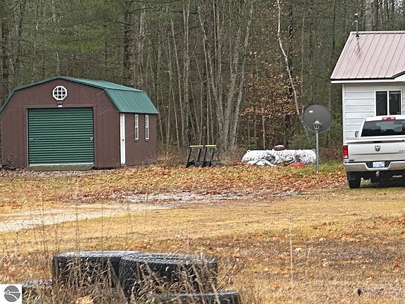 2nd image of 220 E Sanborn Rd