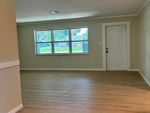 4th image of 7003 Deer Park Avenue