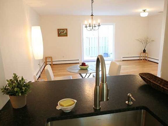 5th image of 104 Briarwood Ct #104