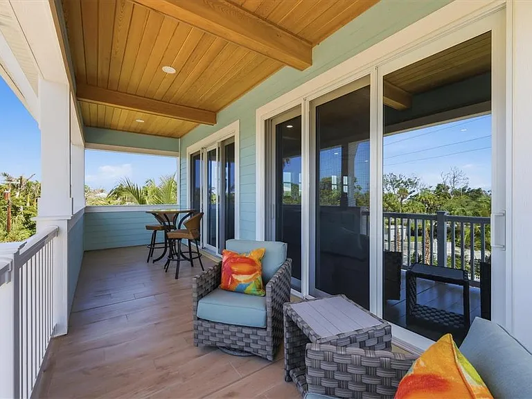 115 Aqua Ln — Photo 34