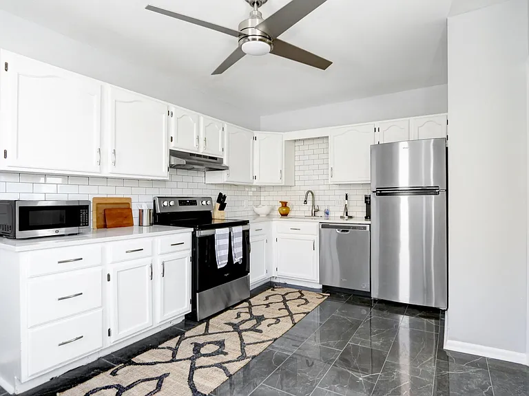 102 N Baltimore Ave #B — Photo 11