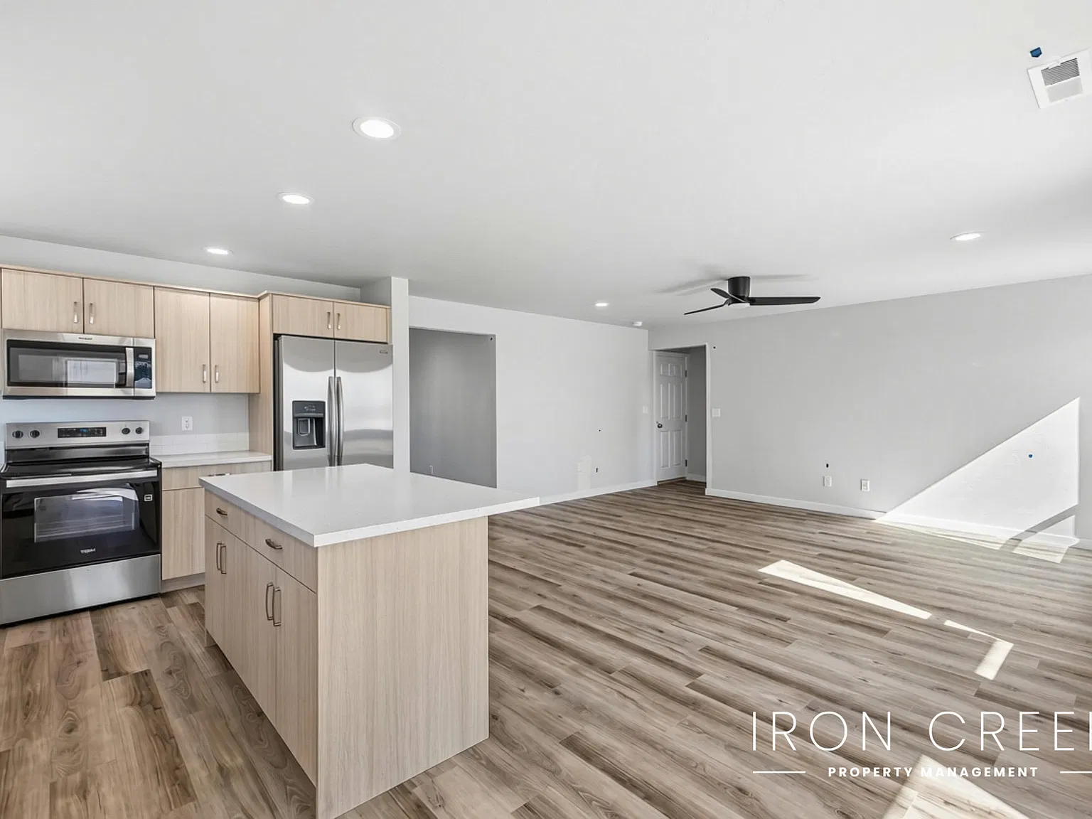 5 bed, 2599 sqft, $2,845 — Photo 3