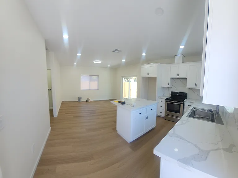 556 W Foothill Blvd — Photo 36