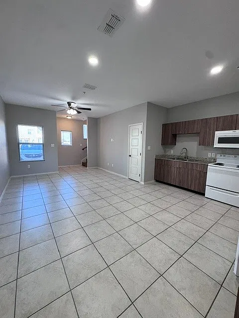 2206 E Highway 281 #B-11