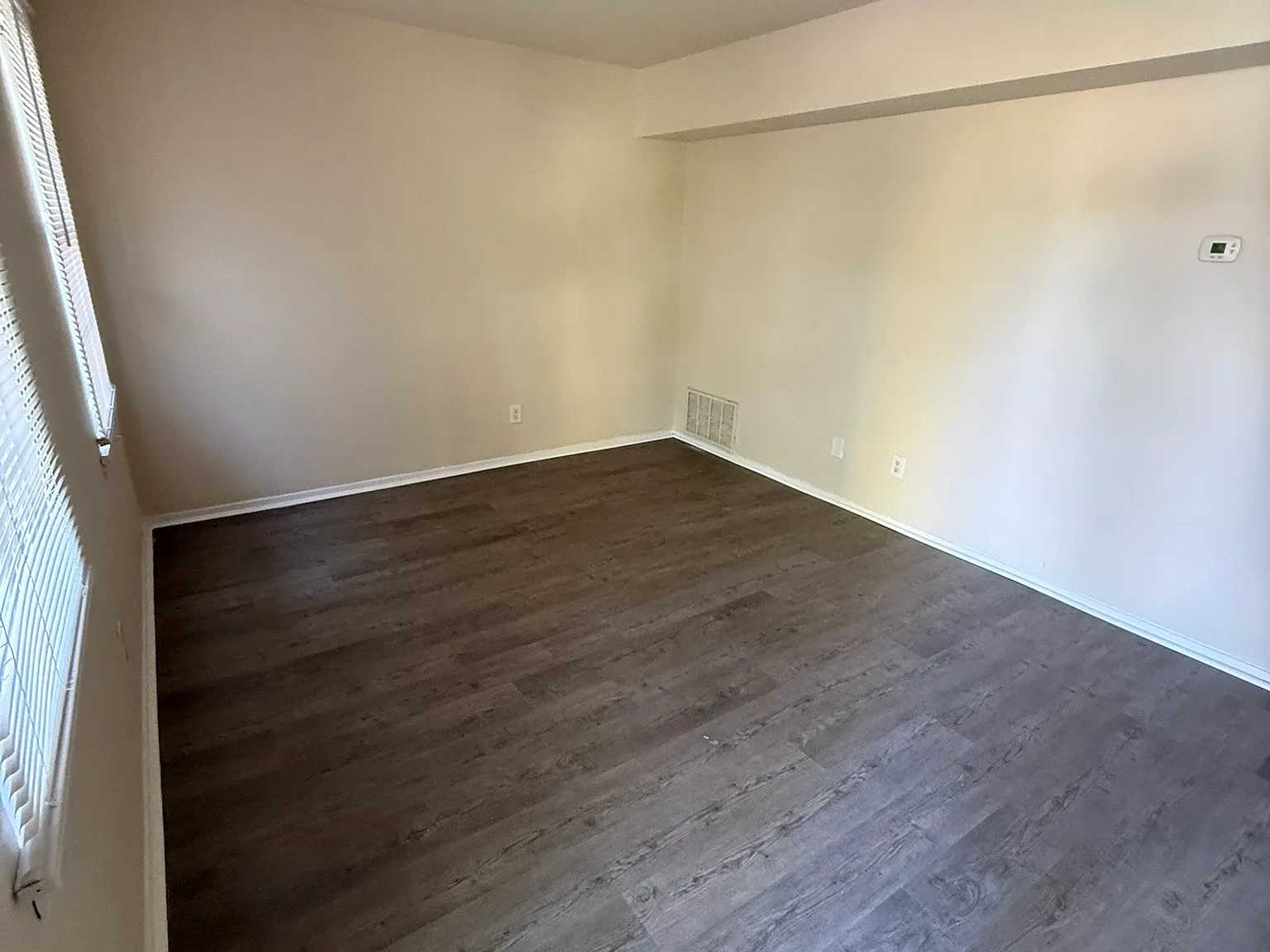 3 bed, 1.5 bath, 1000 sqft, $1,650 — Photo 4