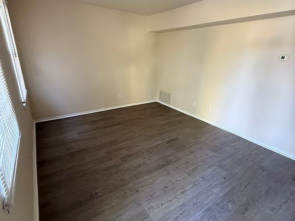 4th image of 1921 Cosby St