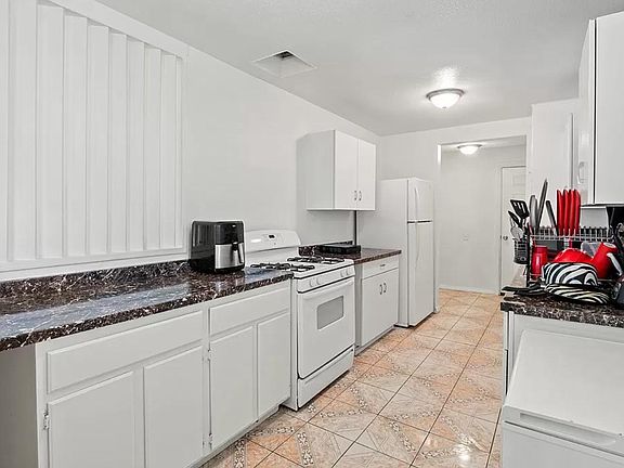 2nd image of 45359 Gadsden Ave