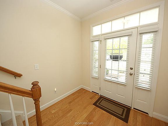 3rd image of 9621 Scarborough Ct