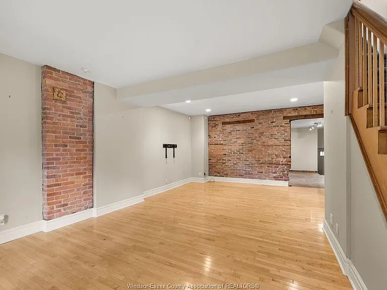 803 Monmouth Rd — Photo 7