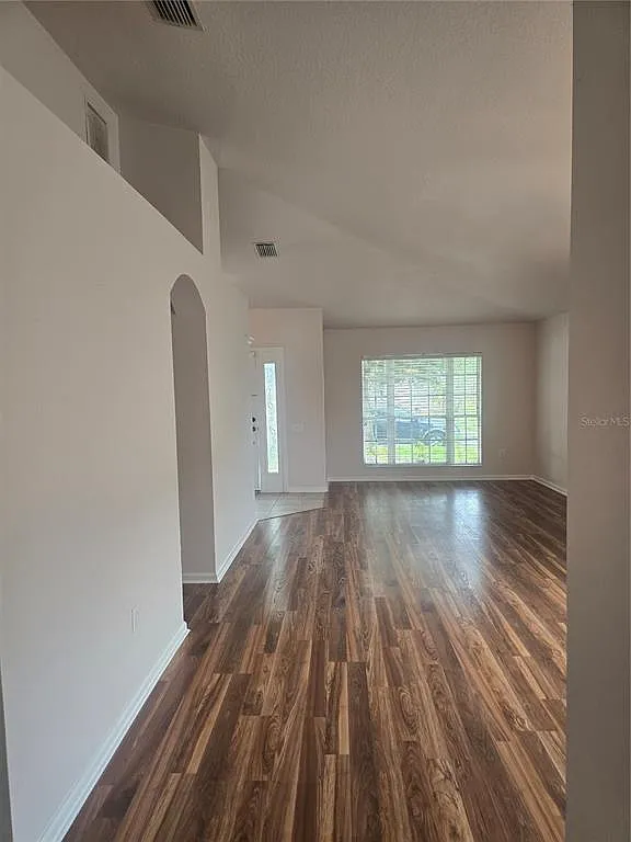 4 bed, 2.0 bath, 1956 sqft, $2,500 — Photo 3