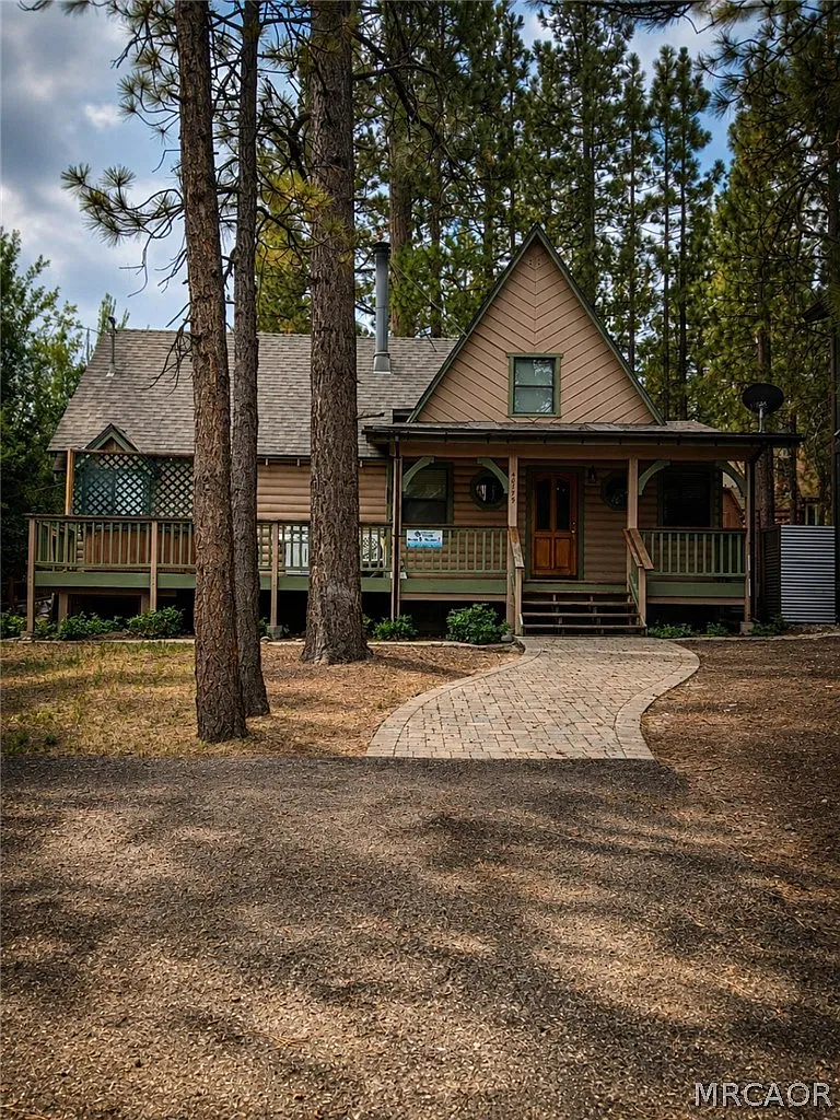 3 bed, 1.5 bath, 1200 sqft, $2,395 — Photo 1