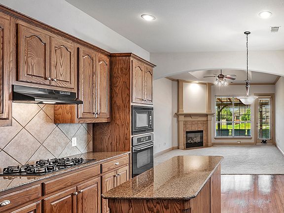 3rd image of 2112 Stone Creek Dr
