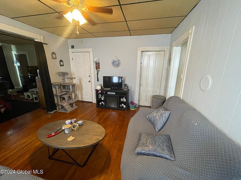 4th image of 10 Northern Drive