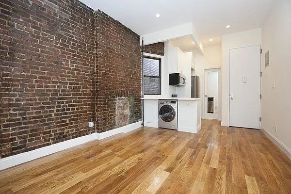 Rented by REAL New York | media 16