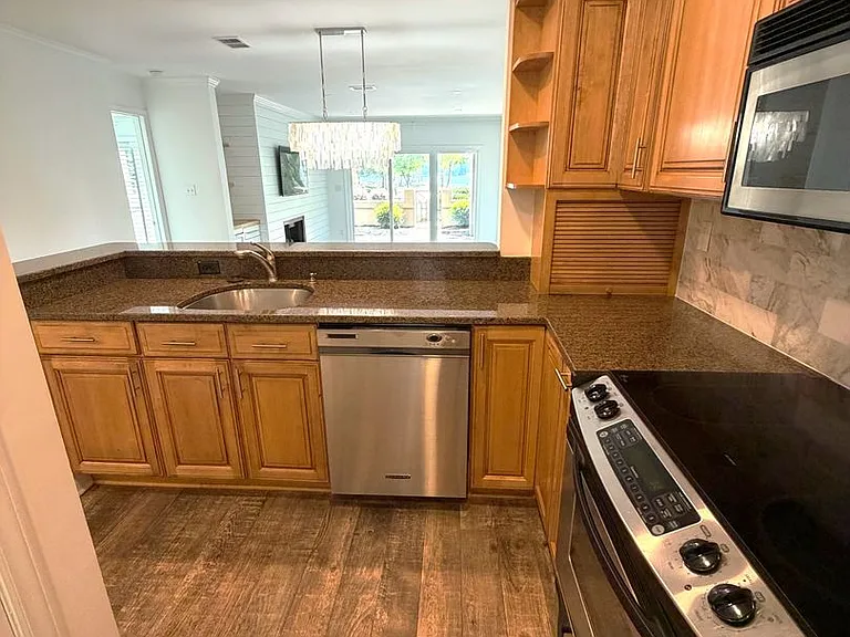 646 Portside Dr — Photo 15