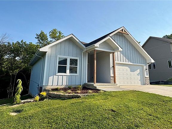 2nd image of 801 Colonial Dr