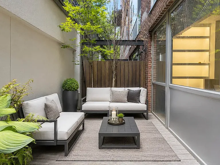 420 W 25th St #1M — Photo 2