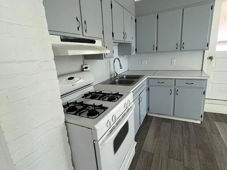 762 Broad St #UPPER A — Photo 4