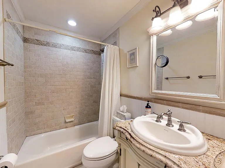 4849 Saxon Dr — Photo 12